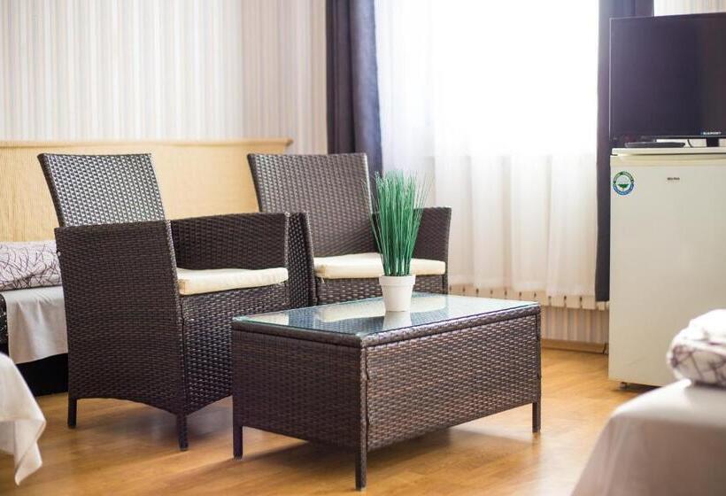 تختخواب و صبحانه Eden Panzió