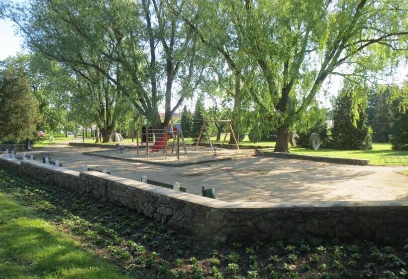 住宿加早餐 Hét Pecsét Fogadó étterem