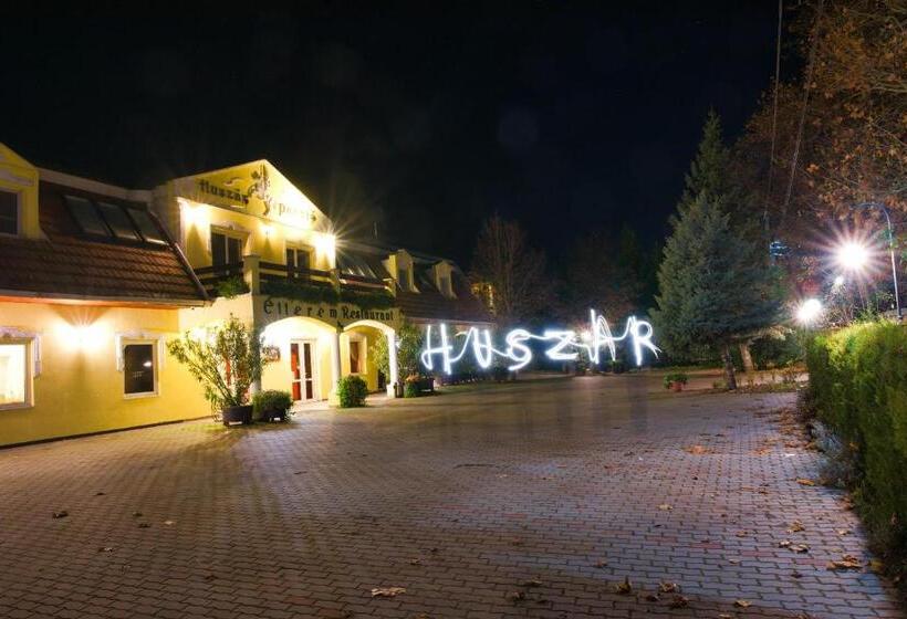 צימר Huszár Panzió és étterem