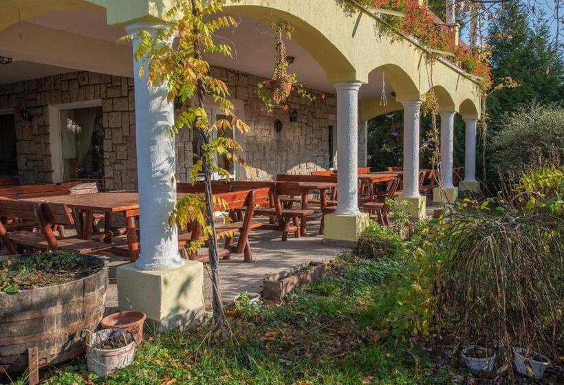 צימר Huszár Panzió és étterem