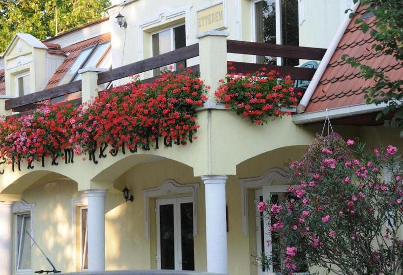 צימר Huszár Panzió és étterem