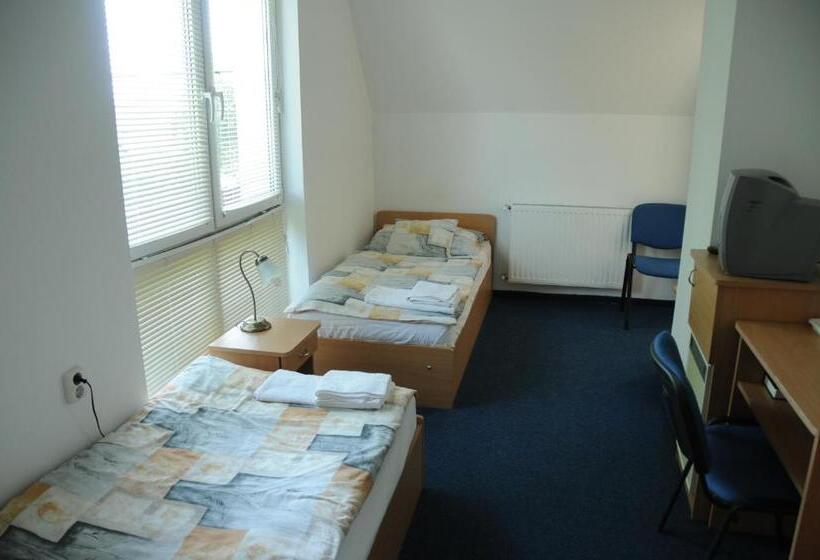 צימר Huszár Panzió és étterem