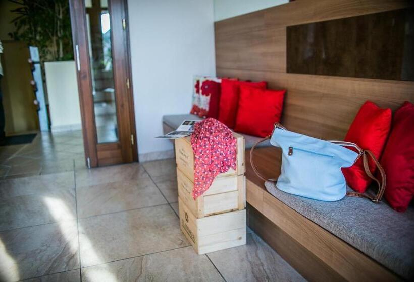 تختخواب و صبحانه Imola Udvarház Dessert