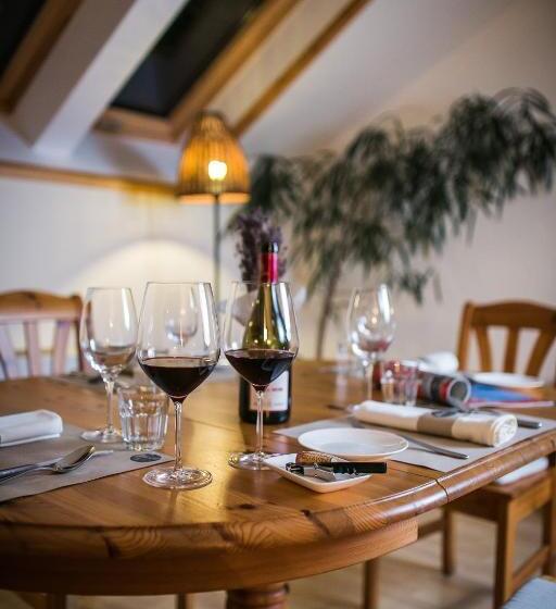 تختخواب و صبحانه Imola Udvarház Dessert