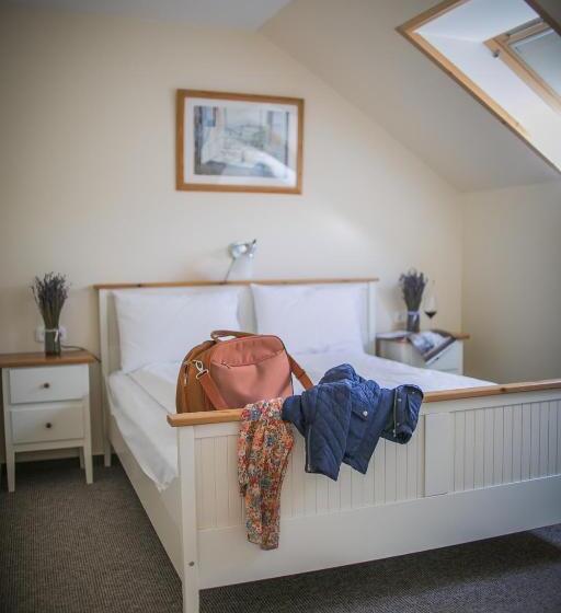 تختخواب و صبحانه Imola Udvarház Dessert