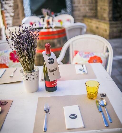 تختخواب و صبحانه Imola Udvarház Dessert