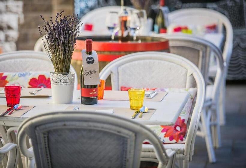 تختخواب و صبحانه Imola Udvarház Dessert