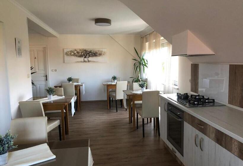 ベッドアンドブレックファースト Judit Vendégház