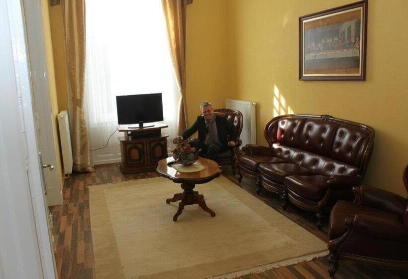 مبيت وإفطار Kakukk Panzió
