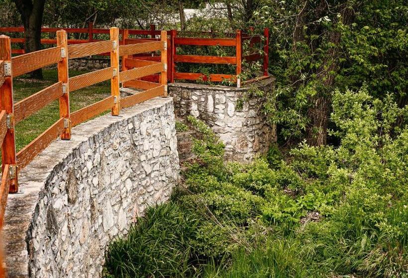 Bed and Breakfast Kakukk Vendéglő Panzió