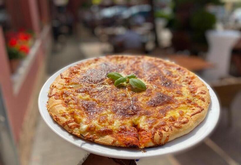 مبيت وإفطار Malom Club Panzió