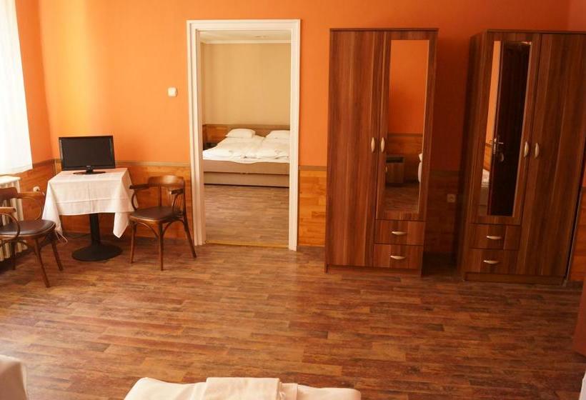 צימר Malomudvar étterem Cukrászda Panzió és Rendezvényház