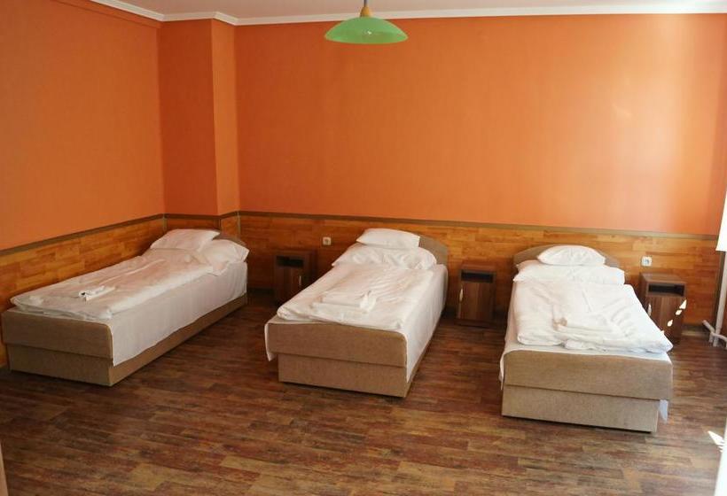 צימר Malomudvar étterem Cukrászda Panzió és Rendezvényház