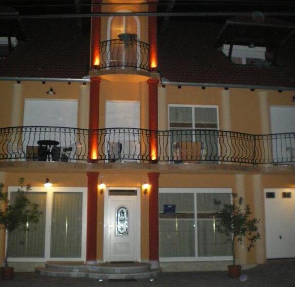 Bed and Breakfast Mediterrán Apartmanok Harkány