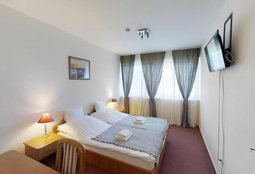 مبيت وإفطار Minerva Panzió