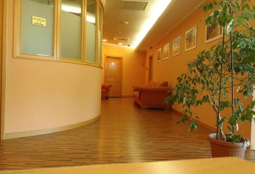 تختخواب و صبحانه Napfény Panzió és Rendezvényház