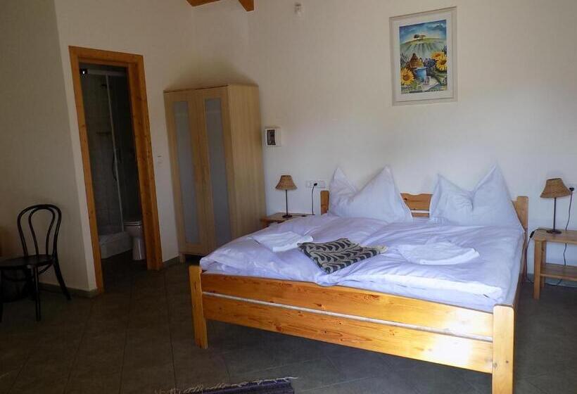 ベッドアンドブレックファースト Platán Panzió