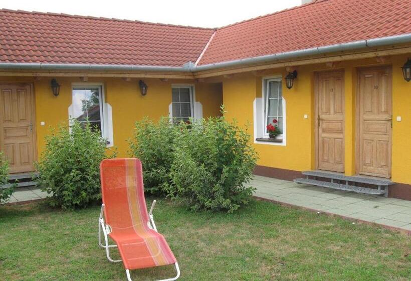 ベッドアンドブレックファースト Platán Panzió