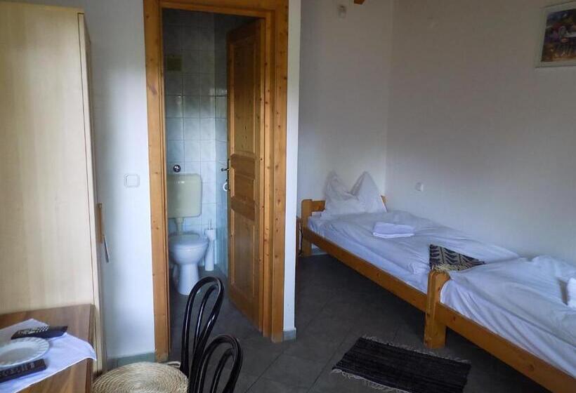 ベッドアンドブレックファースト Platán Panzió