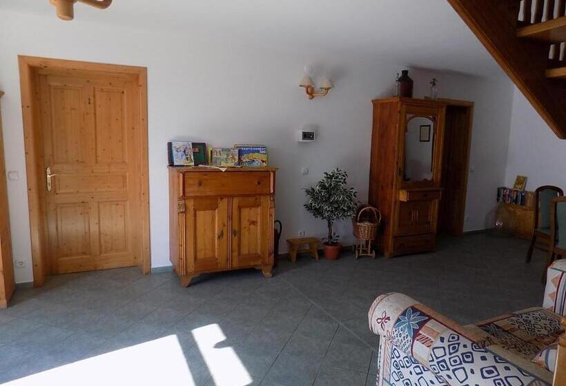 ベッドアンドブレックファースト Platán Panzió