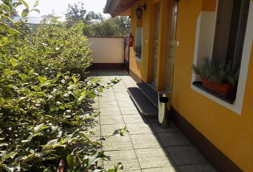 ベッドアンドブレックファースト Platán Panzió