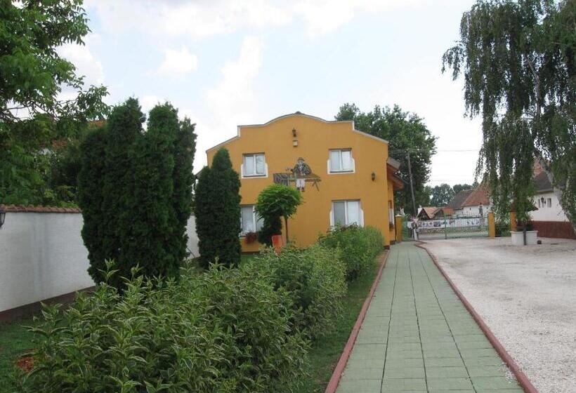 ベッドアンドブレックファースト Platán Panzió