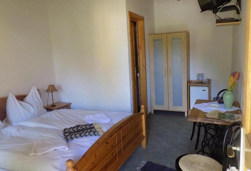 ベッドアンドブレックファースト Platán Panzió