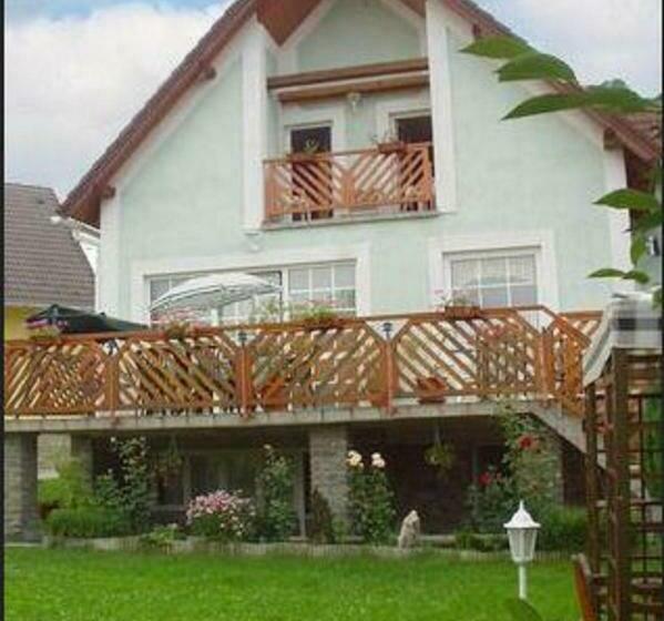 住宿加早餐  Rebeka Panzió