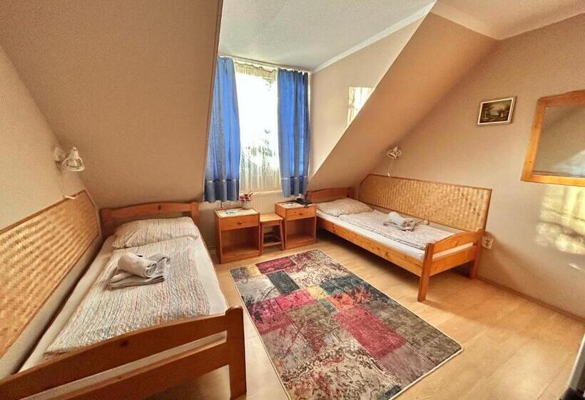 تختخواب و صبحانه Romantik Camping és Panzió