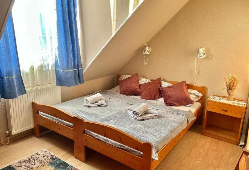 تختخواب و صبحانه Romantik Camping és Panzió