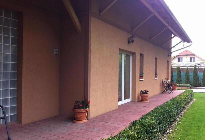 تختخواب و صبحانه Sarokhaz Panzio