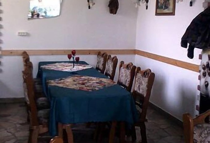 تختخواب و صبحانه Sarokhaz Panzio