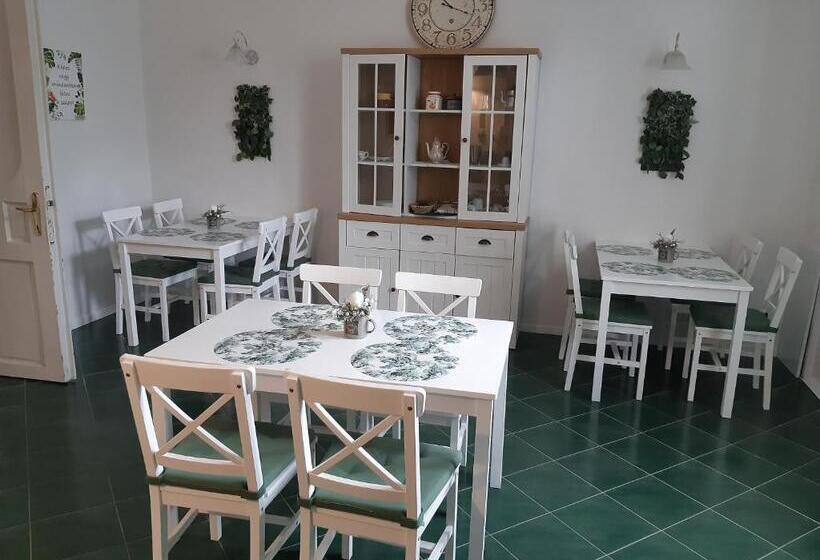 مبيت وإفطار Szalay Villa