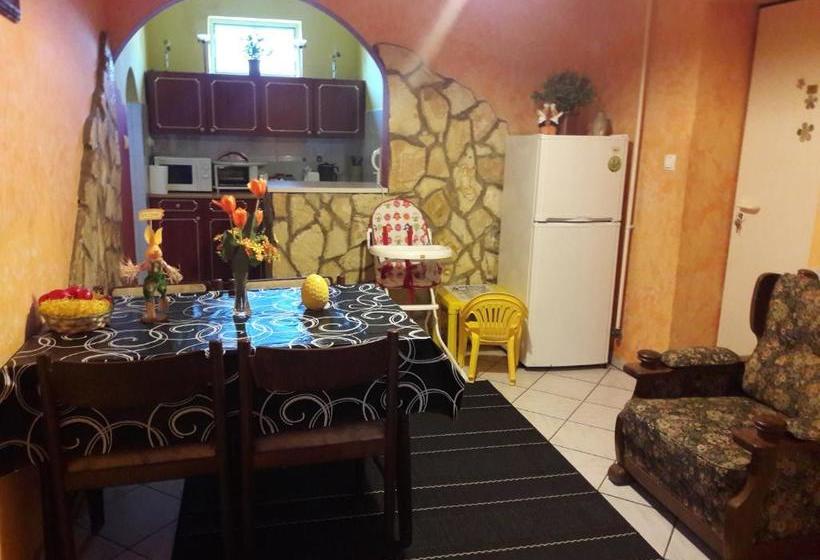 ベッドアンドブレックファースト Táltos Vendégház