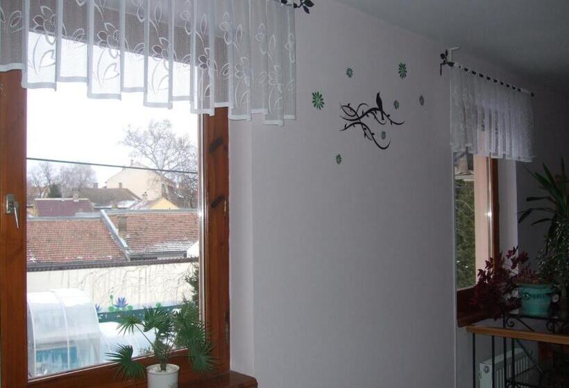 Bed and Breakfast Tímárház Panzió