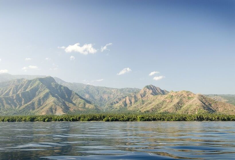 Cili Emas Oceanside Resort