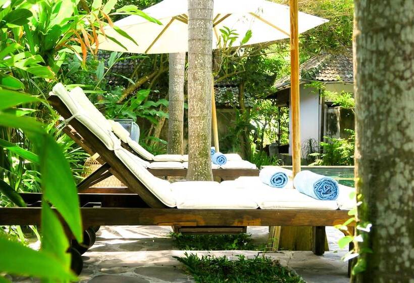 Cili Emas Oceanside Resort