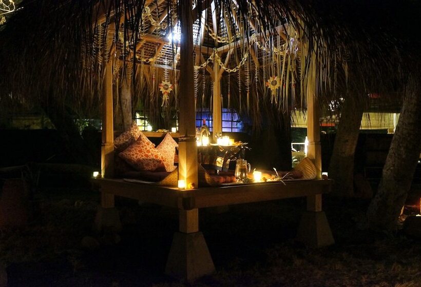 Cili Emas Oceanside Resort