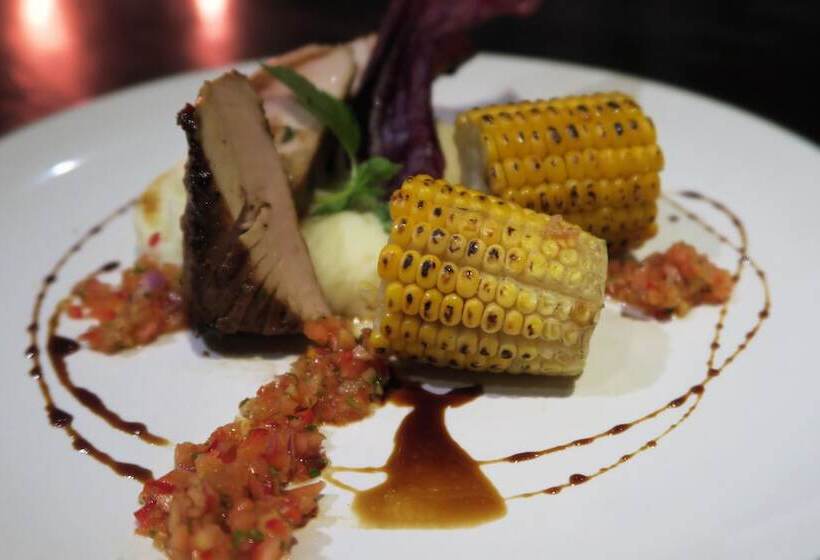 Cili Emas Oceanside Resort