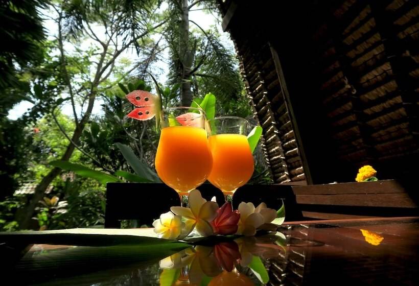 Cili Emas Oceanside Resort