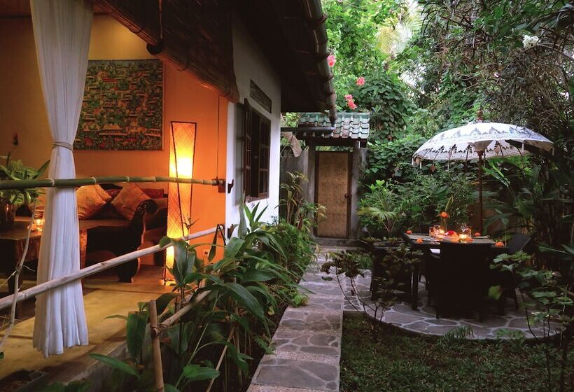 Cili Emas Oceanside Resort