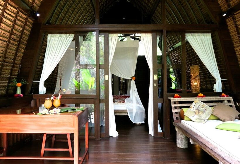 Cili Emas Oceanside Resort