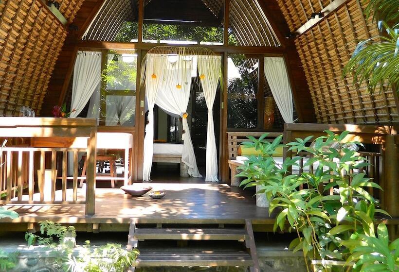 Cili Emas Oceanside Resort