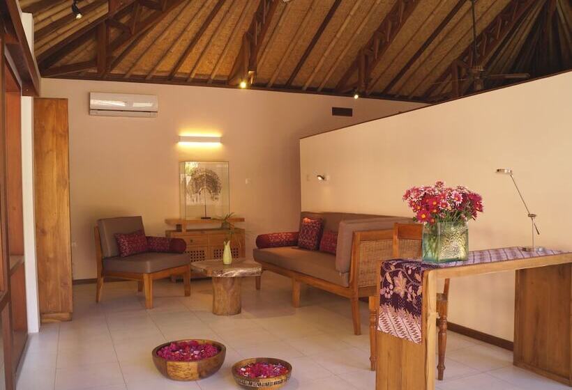 Cili Emas Oceanside Resort