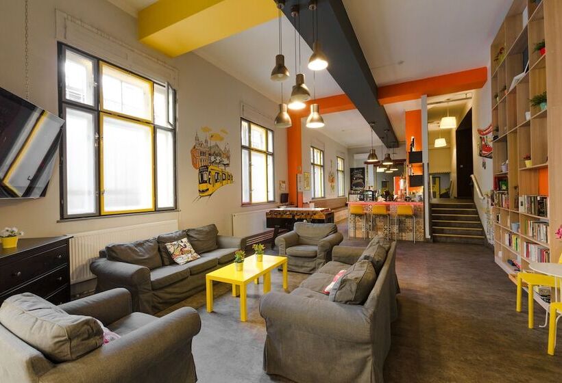 Goodmo House   Hostel