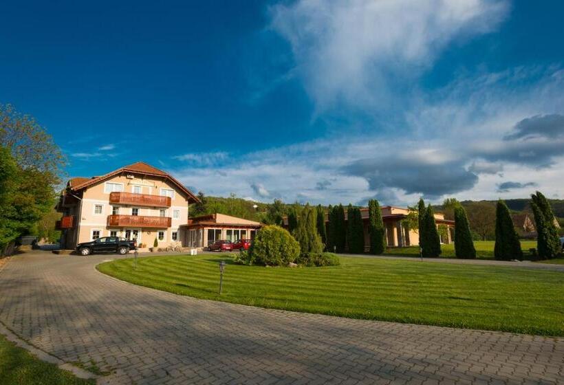 Honti Wellness és Konferencia Szálloda