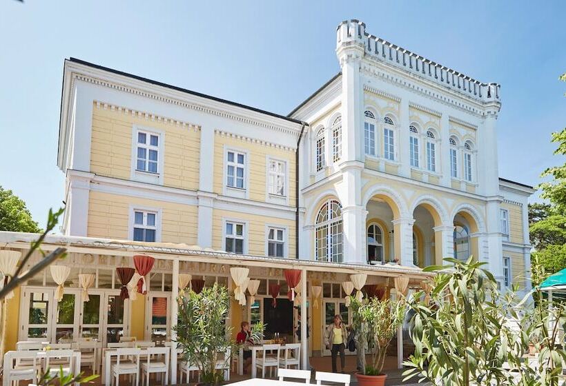 בית מלון כפרי Astoria