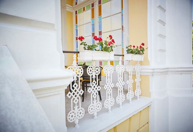 בית מלון כפרי Astoria