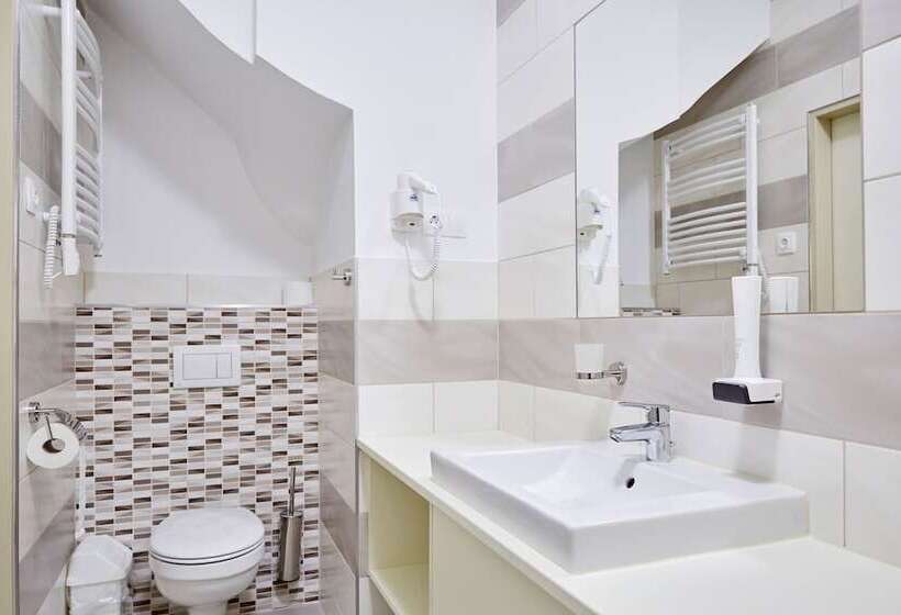 בית מלון כפרי Astoria