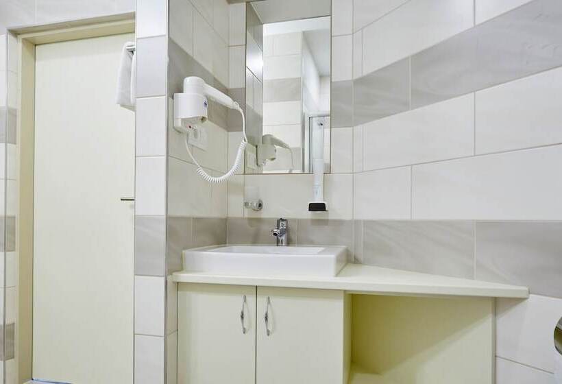 בית מלון כפרי Astoria